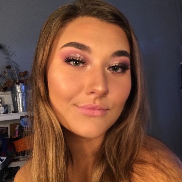 Meet your Posher, Taylor - Picture 1 of 5